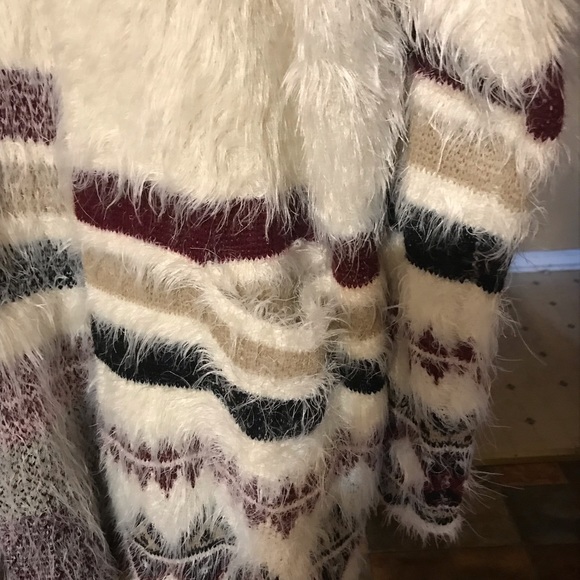 Design Lab faux fur sweater - Picture 3 of 7